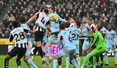 Ludnica na St. James' Parku, Brentfordu sva tri boda u trileru s pet golova