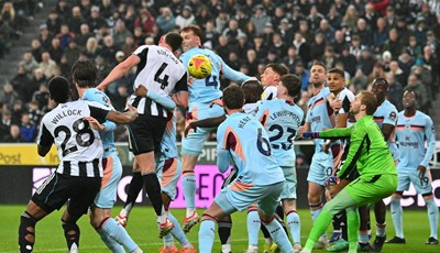 Ludnica na St. James' Parku, Brentfordu sva tri boda u trileru s pet golova