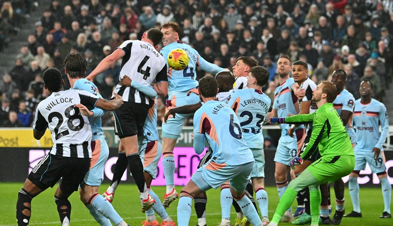 Ludnica na St. James' Parku, Brentfordu sva tri boda u trileru s pet golova