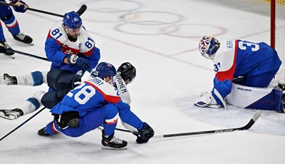 Slovaci šokirali Fince na početku hokejaškog turnira, briljirao AHL vratar Samuel Hlavaj