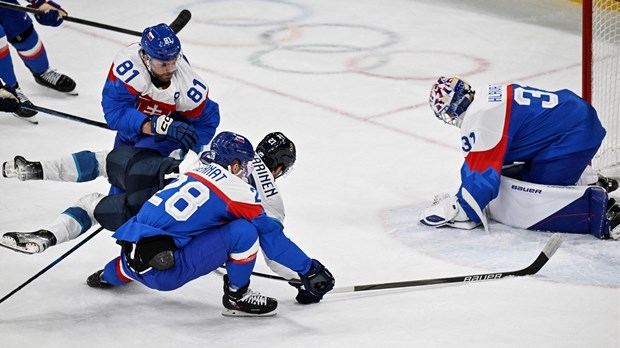 Slovaci šokirali Fince na početku hokejaškog turnira, briljirao AHL vratar Samuel Hlavaj
