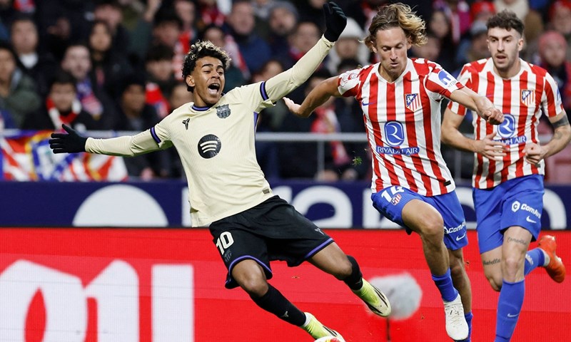 Totalni kolaps Barcelone u prvom poluvremenu na Metropolitanu, Atletico na pragu finala Kupa kralja