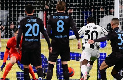 Napoli i Roma u izravnoj borbi za treće mjesto, Rimljani pobjedom hvataju priključak s domaćinom