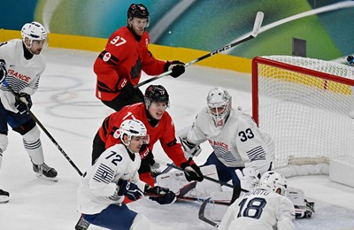 Djed s otoka Krka, otac direktor Golden State Warriorsa, a on najbolji hokejaški tinejdžer u povijesti ZOI