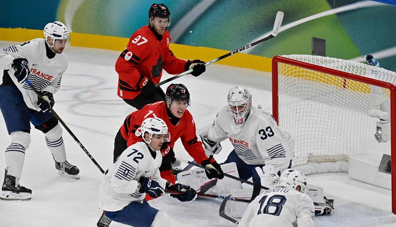 Djed s otoka Krka, otac direktor Golden State Warriorsa, a on najbolji hokejaški tinejdžer u povijesti ZOI