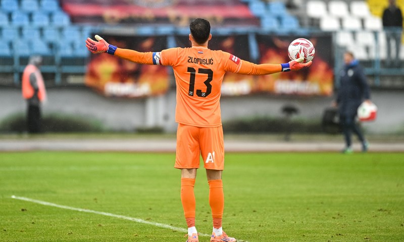 Martin Zlomislić pročitao pokušaj Jurice Pršira i obranio penal!