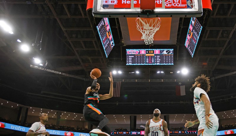 Knicksi preokretom do pobjede, Sunsi nakon dva produžetka svladali Magic