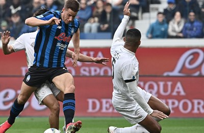 [U TIJEKU] Mario Pašalić odlično se snašao poslije kornera i zabio za 1:1 protiv Napolija