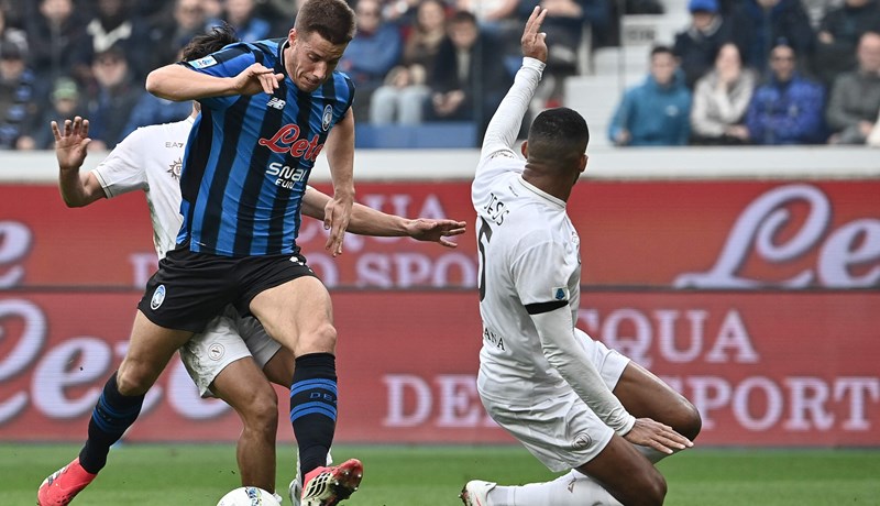 [U TIJEKU] Mario Pašalić odlično se snašao poslije kornera i zabio za 1:1 protiv Napolija