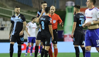 Rijeka u završnici prvog poluvremena ostala s igračem manje nakon isključenja Petroviča