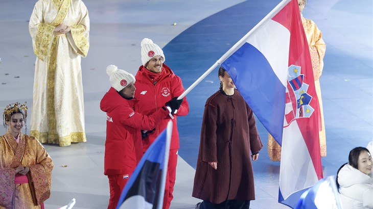 Zatvorene XXV. zimske olimpijske igre, hrvatsku zastavu nosili Tena Hadžić i Marko Skender