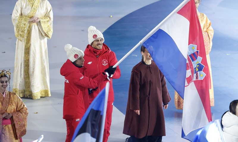 Zatvorene XXV. zimske olimpijske igre, hrvatsku zastavu nosili Tena Hadžić i Marko Skender
