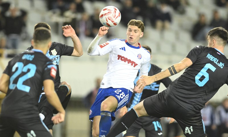Jedan pogodak i tri crvena kartona, Hajduk pobijedio Rijeku u derbiju kola