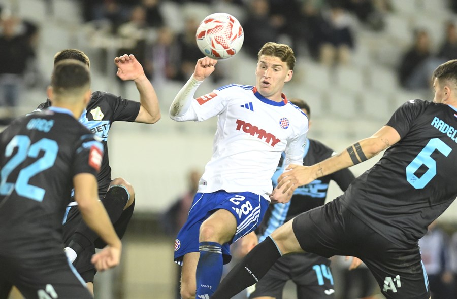 Jedan pogodak i tri crvena kartona, Hajduk pobijedio Rijeku u derbiju kola