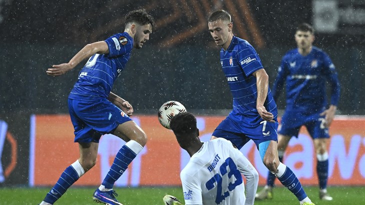 Dinamo u pohodu na preokret, Plavi hvataju dva gola zaostatka protiv Genka u gostima