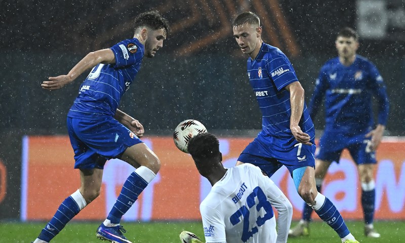 Dinamo u pohodu na preokret, Plavi hvataju dva gola zaostatka protiv Genka u gostima