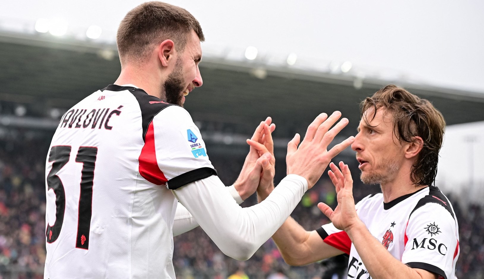 Milan pobjedom u gradskom derbiju zadržao priključak za prvim mjestom