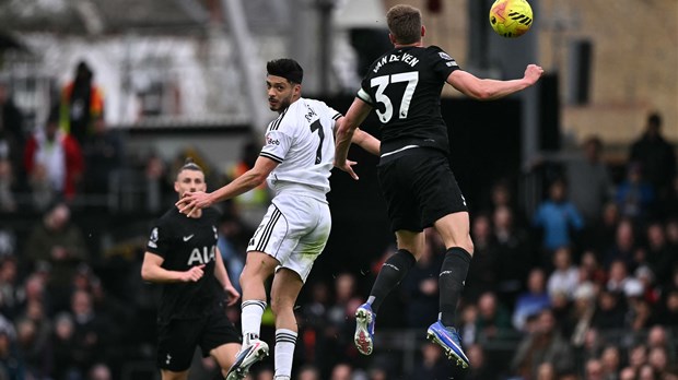 Tudorov Tottenham ponovno poražen u gradskom derbiju, Manchester United preokretom do tri boda