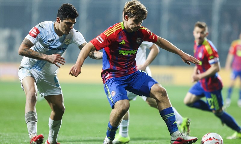Hajduk je prvi stigao do pogotka i to nakon krasne akcije i odlične realizacije