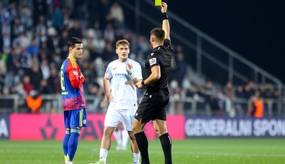 Kolarić već u četvrtoj minuti pokazao na 11 metara za Rijeku, VAR provjera ga razuvjerila