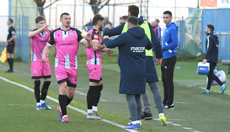 Lokosi poveli iz svog prvog konkretnog pokušaja prema domaćem golu