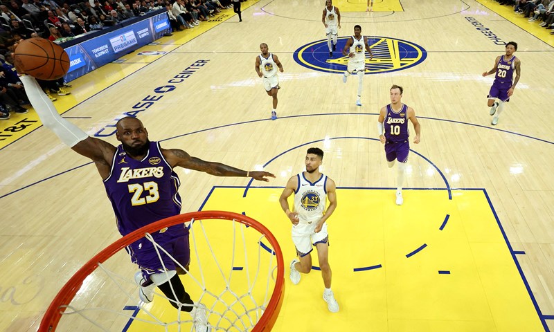 LeBron i Bronny James ušli u povijest u pobjedi protiv Warriorsa