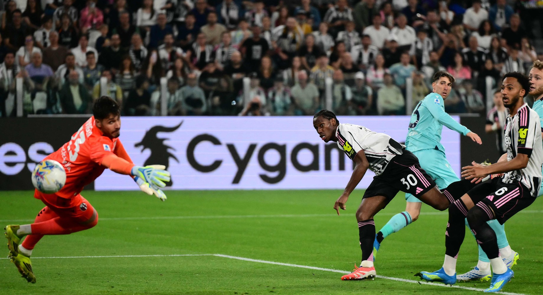 Moro odigrao pola sata u porazu Bologne, Juventus sve bliže Ligi prvaka