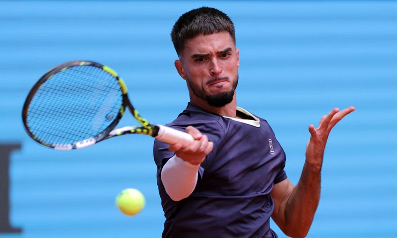 Dino Prižmić do pobjede karijere, izbacio šestog igrača svijeta u drugom kolu Madrida!