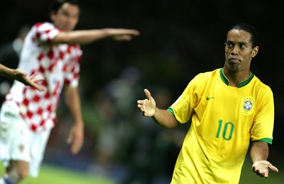 Najbizarnije stavke u ugovorima: Ronaldinhu je bilo dozvoljeno tulumarenje, Bergkamp kao 'Non-Flying Dutchman'
