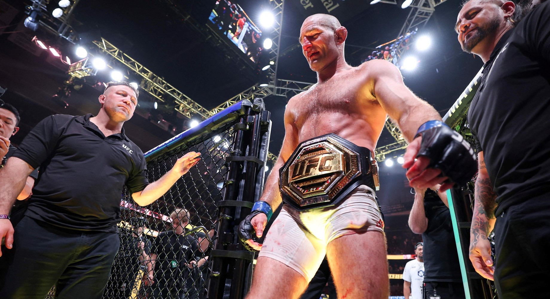 UFC-ov prvak zaprijetio odlaskom iz organizacije: 'Dosta mi je svega, razmišljam o borbi s Jakeom Paulom'