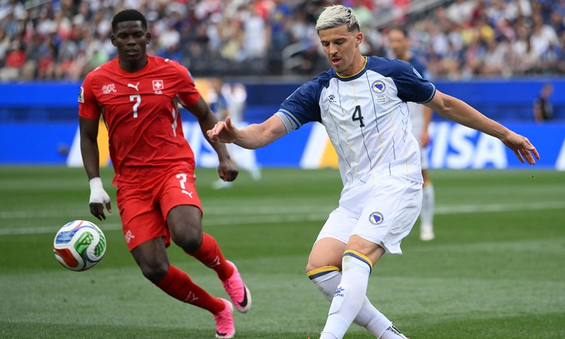 Švicarska - BiH 4:1: Aduti s klupe donijeli pobjedu Švicarskoj, BiH utakmicu završila s desetoricom