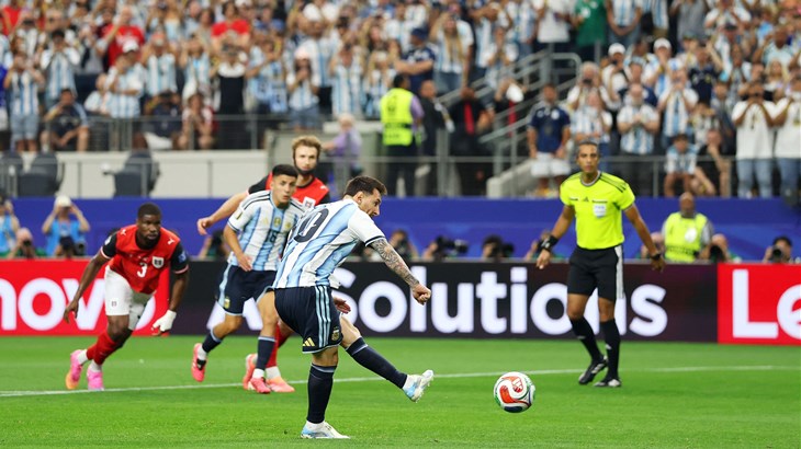 Promašeni penal nije ga pokolebao, Lionel Messi srušio Kloseov rekord pa se učvrstio na prvom mjestu