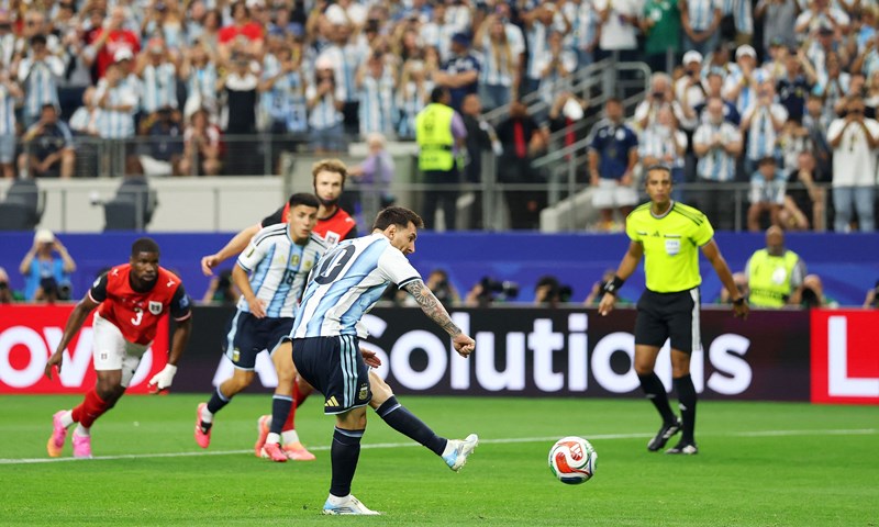 Promašeni penal nije ga pokolebao, Lionel Messi srušio Kloseov rekord pa se učvrstio na prvom mjestu