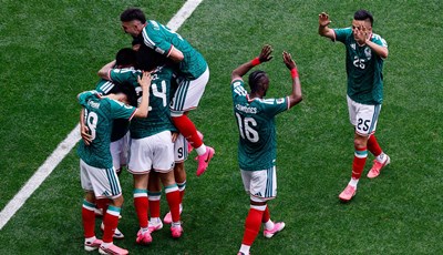 Meksiku startao drugi najmlađi igrač nokaut faze ikad, ali El Tri izveo svoju treću najstariju momčad