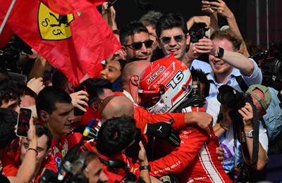 Leclerc prekinuo post i slavio u Britaniji, Hamilton izgubio poziciju u finišu
