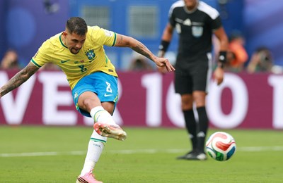Bruno Guimaraes pred transferom karijere: Arsenal sprema ponudu, Brazilac nije došao na pripreme