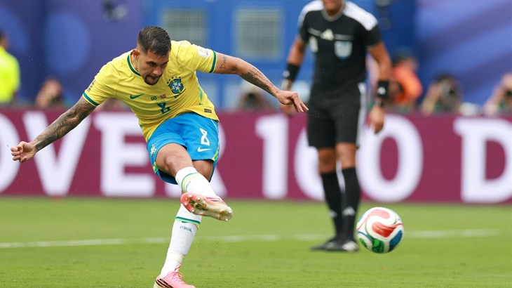 Bruno Guimaraes pred transferom karijere: Arsenal sprema ponudu, Brazilac nije došao na pripreme
