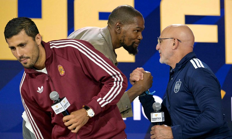 Durant usporedio LeBronovu Philadelphiju sa svojim Golden Stateom: 'Ova momčad je više nego nepoštena'