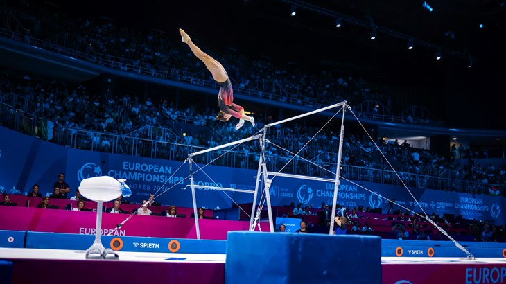 Spektakl u Areni Zagreb: 16-godišnja Colas šokirala favoritkinje na gredi, Meljnikova uzela zlato na preskoku