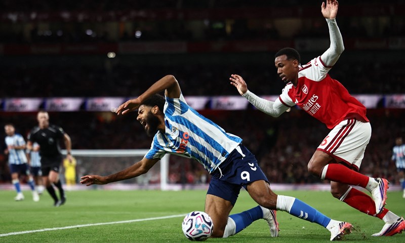 Arsenal krenuo u obranu naslova uvjerljivom pobjedom protiv povratnika u Premier ligu