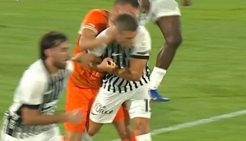 Bešiktaš upisao prvi poraz sezone, Trossard doživio neugodan incident