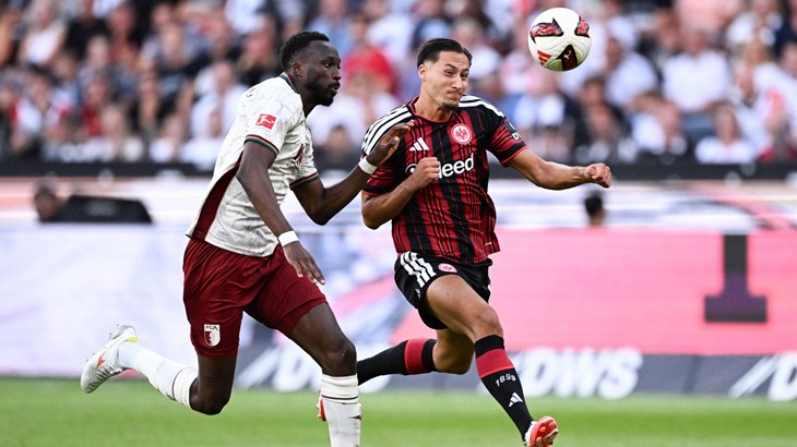 Augsburg deklasirao Eintracht u drugom poluvremenu i zasjeo na vrh Bundeslige