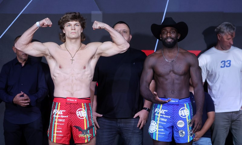 Will Currie - Anthony Ivy: Britanac "dobio batine", Ivy slavio jednoglasnom odlukom sudaca
