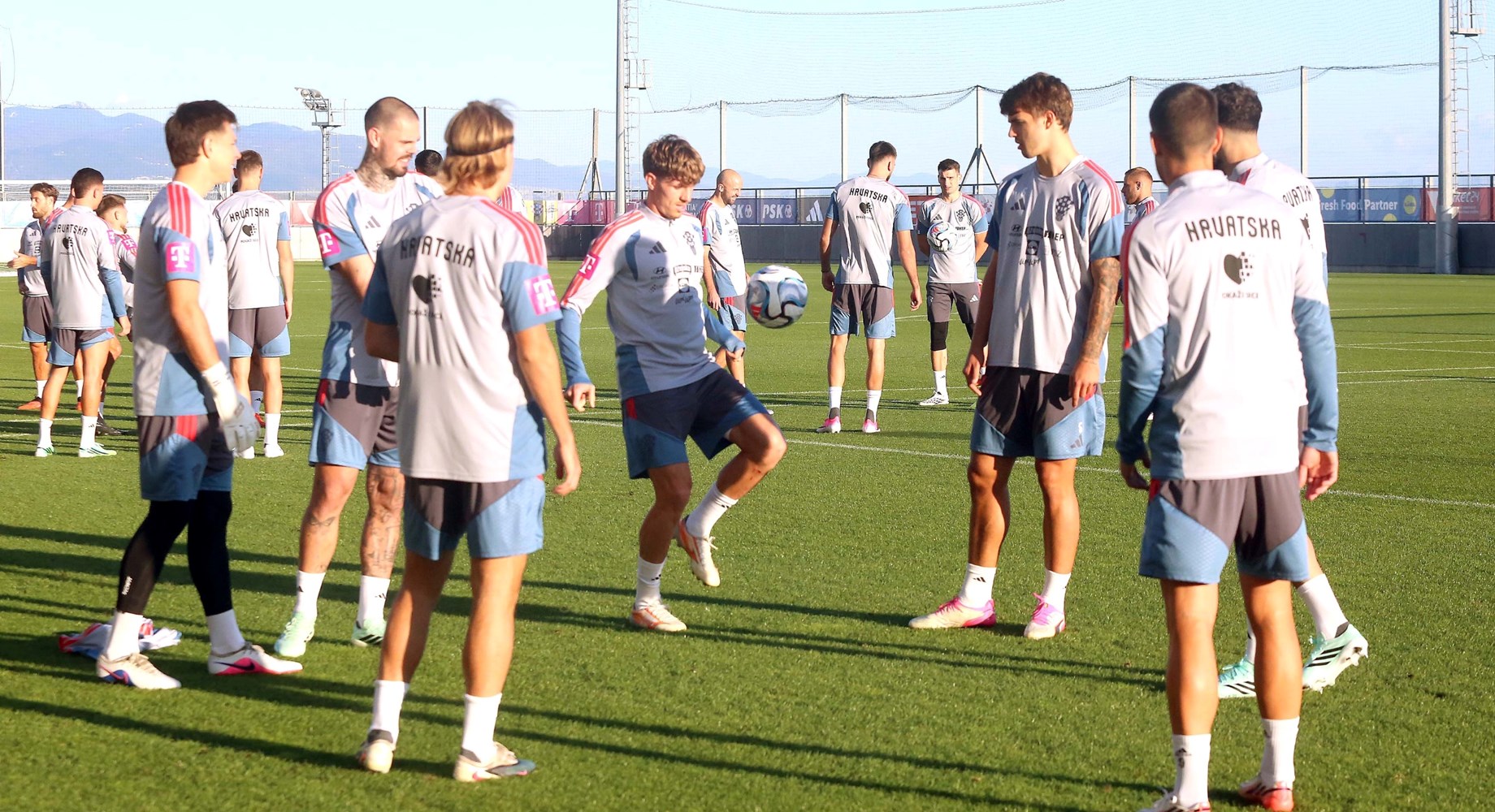 Matanović morao preskočiti trening, Vatreni odradili novi dan treninga