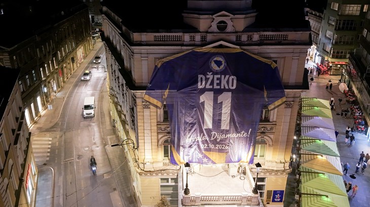 Džeko se oprašta od reprezentacije nakon 20 godina: Sarajevo mu priredilo oproštaj o kojem piše i BBC