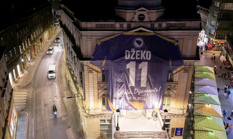 Džeko se oprašta od reprezentacije nakon 20 godina: Sarajevo mu priredilo oproštaj o kojem piše i BBC