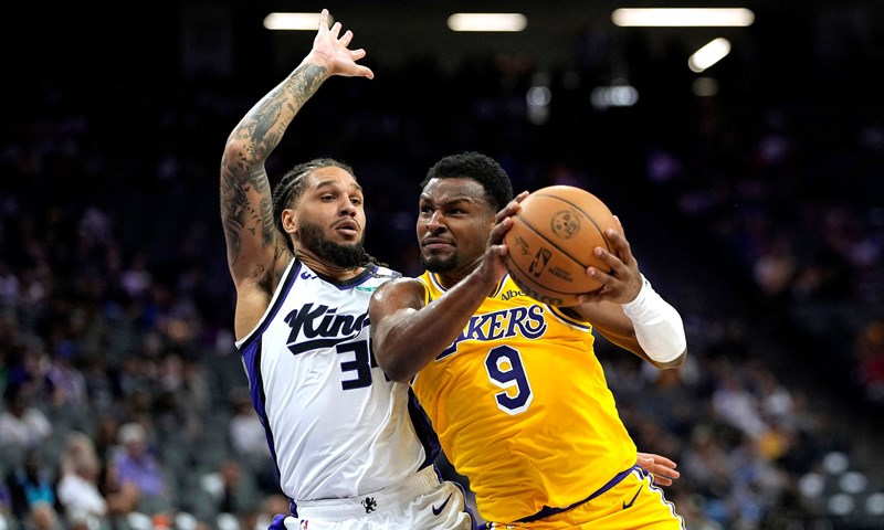 VIDEO Luka Dončić obilježio NBA večer nevjerojatnim šutom, Lakersi do pobjede protiv Sacramenta