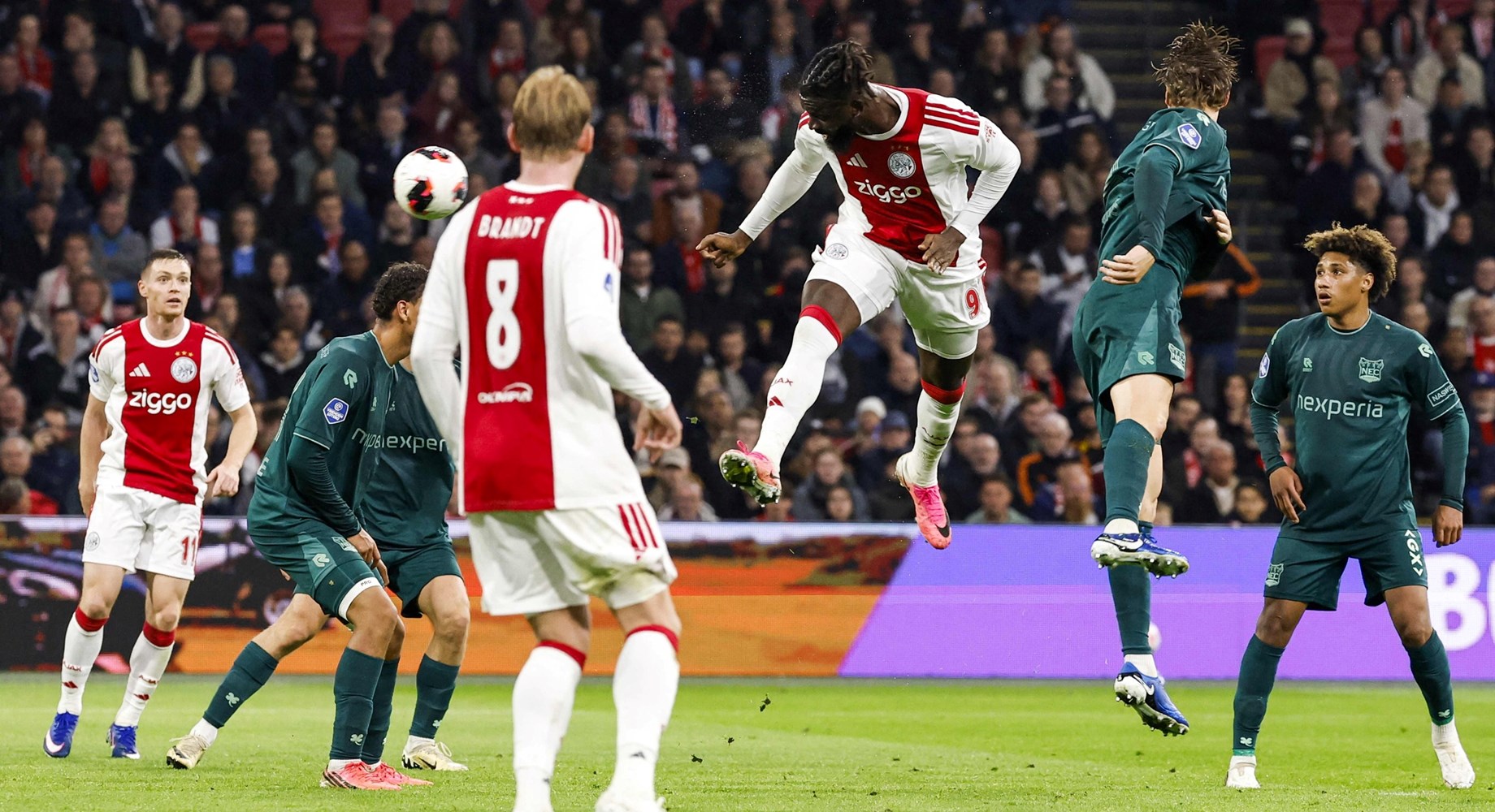 Burno u Ajaxu pred Hajduk: Sánchez se zakačio s igračem nakon remija protiv NEC-a