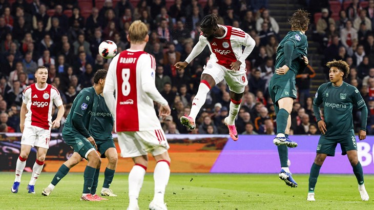 Burno u Ajaxu pred Hajduk: Sánchez se zakačio s igračem nakon remija protiv NEC-a