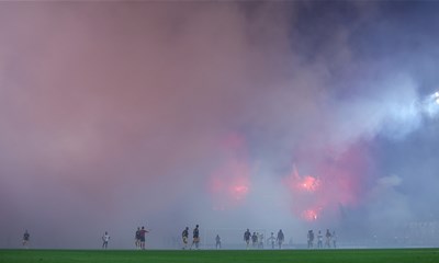 Torcida sasula Poljud bakljama, vidljivost je postala minimalna te je utakmica prekinuta